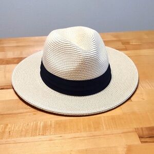 ADJUSTABLE PANAMA HAT WITH BLACK BAND